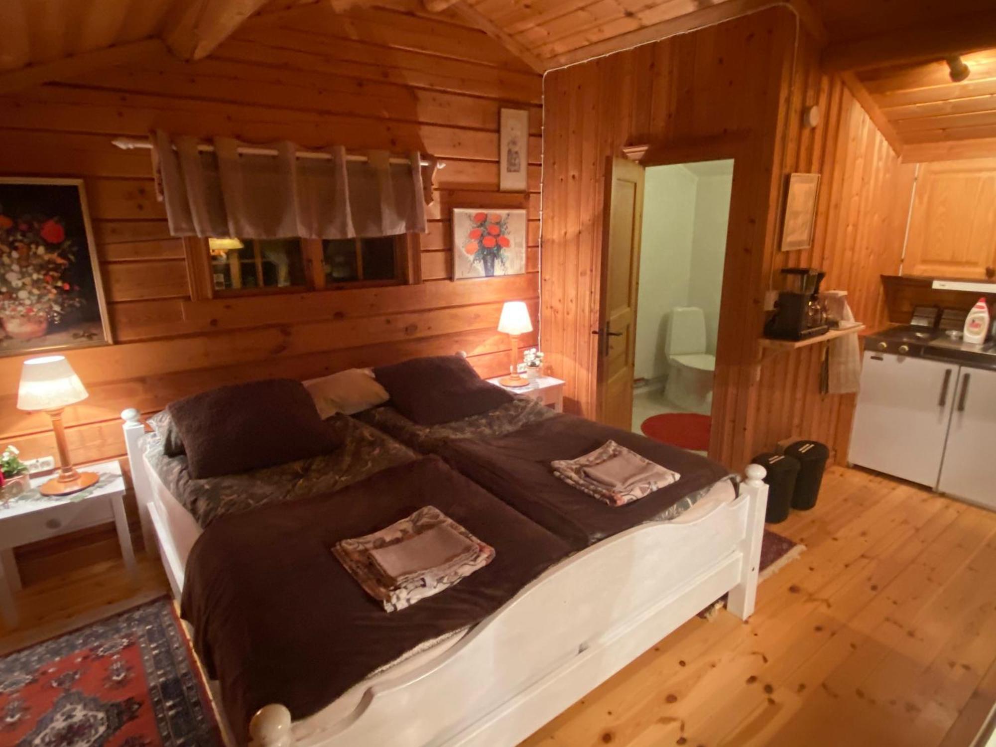 Timrad Stuga I Kanten Av Skogen Med Spa Moejlighet Mullsjo Exterior photo