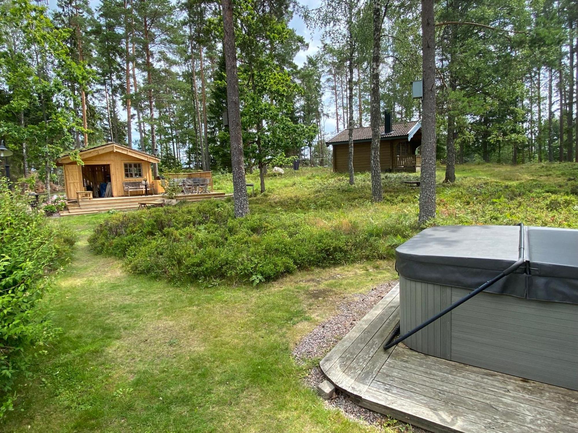 Timrad Stuga I Kanten Av Skogen Med Spa Moejlighet Mullsjo Exterior photo